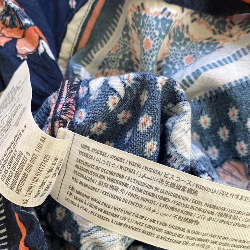 Abercrombie & Fitch Floral Navy Blue Sleeveless‎ Shorts Romper Medium - Picture 5 of 5